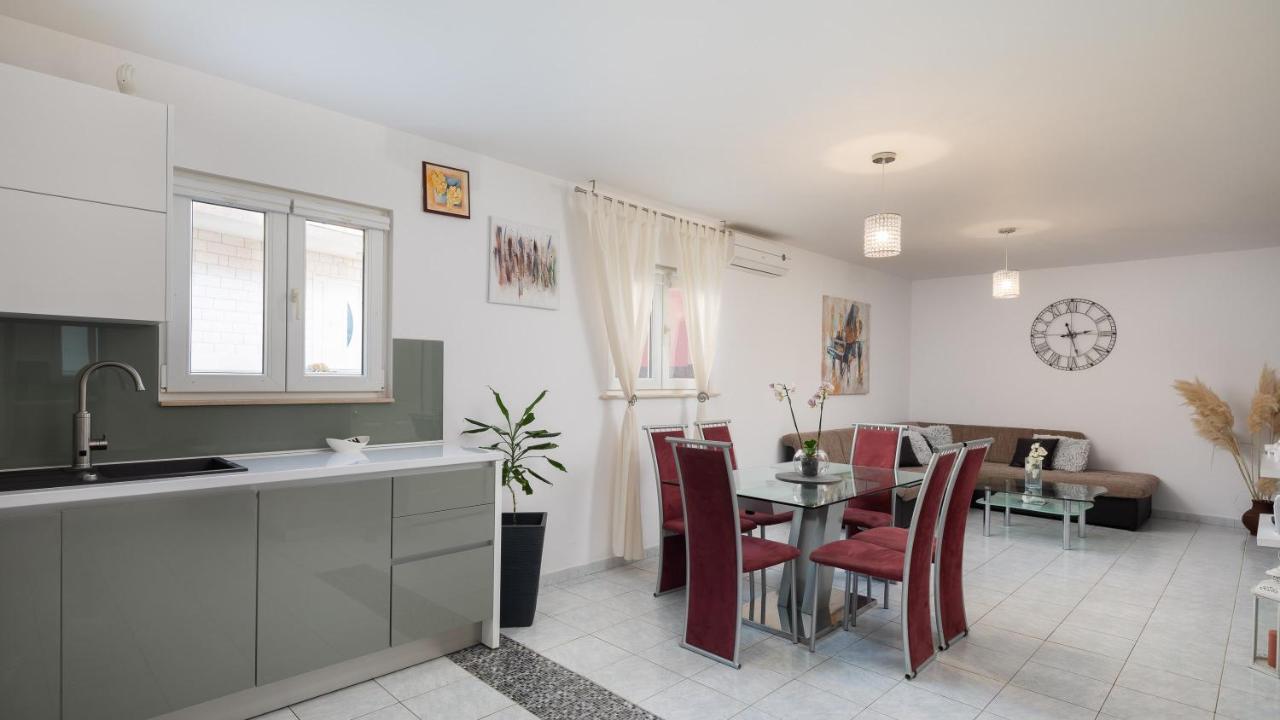 Solaris Holiday Home - Private Pool Stanici 외부 사진