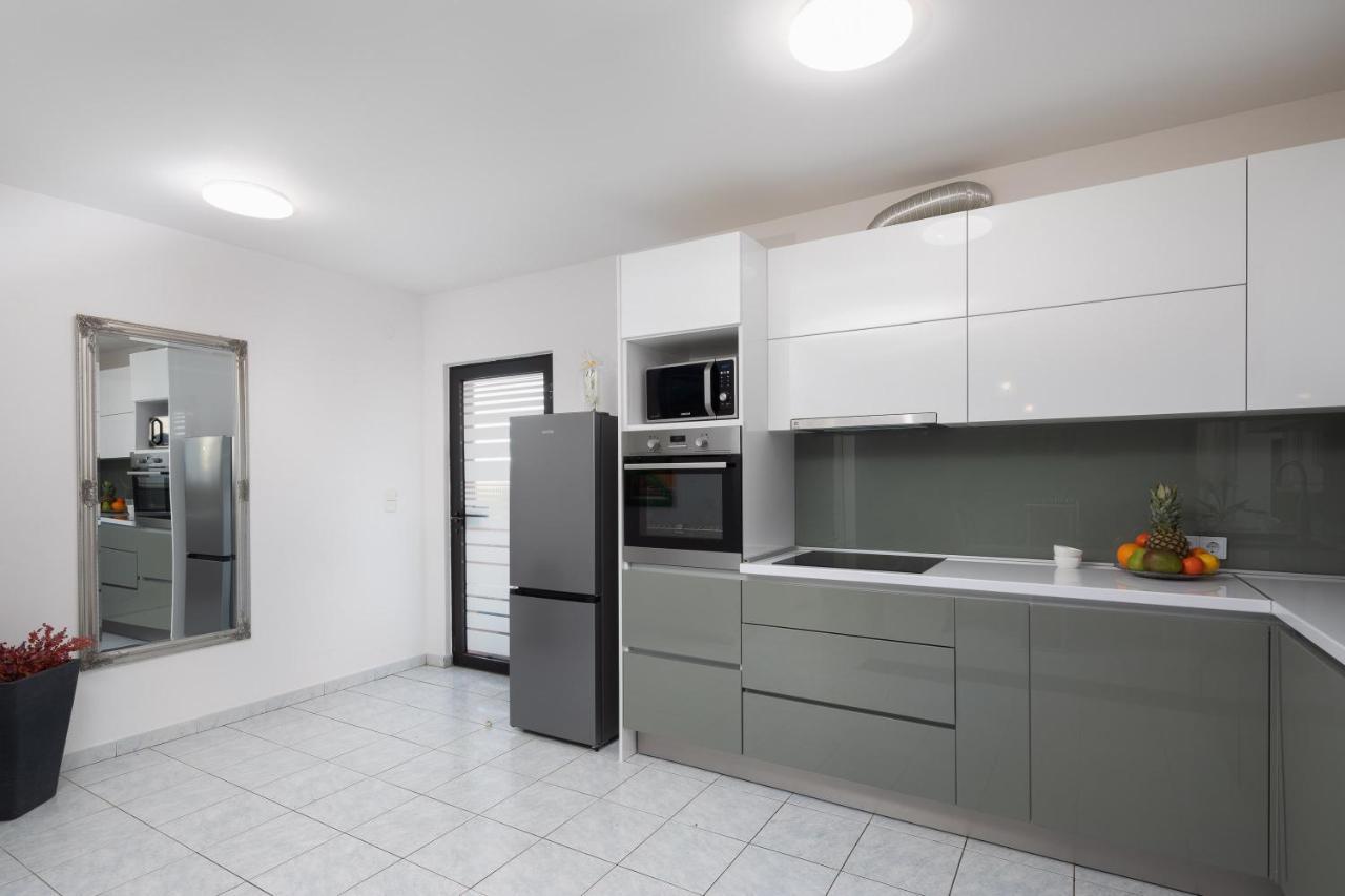 Solaris Holiday Home - Private Pool Stanici 외부 사진