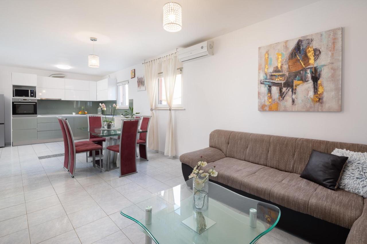 Solaris Holiday Home - Private Pool Stanici 외부 사진